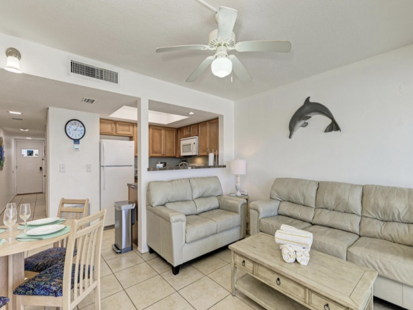 On Beach One Bedroom Condo with Communal Pool in Holmes Beach